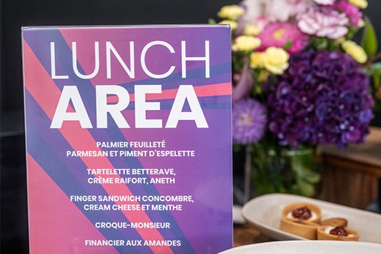 Flyer avec le menu du lounge