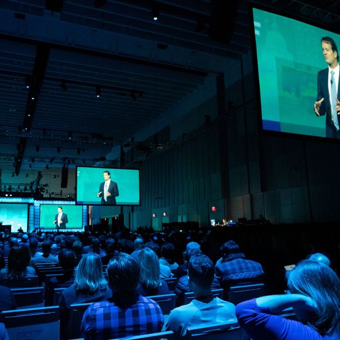 Keynote inspirante au NRF devant un public international de professionnels du retail.