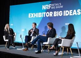 Panel de discussion dans l’espace Exhibitor Big Ideas avec intervenants et public.